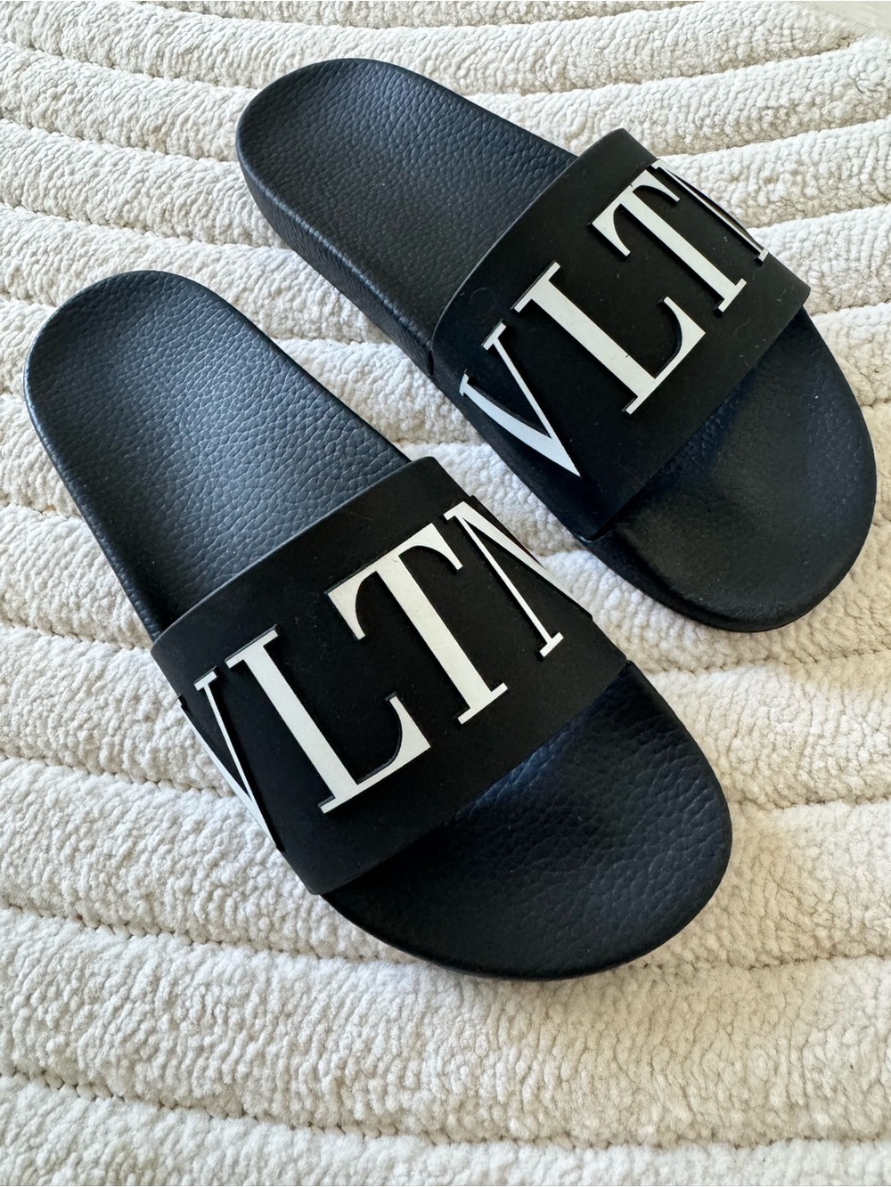 Valentino Garavani VLTN Slides